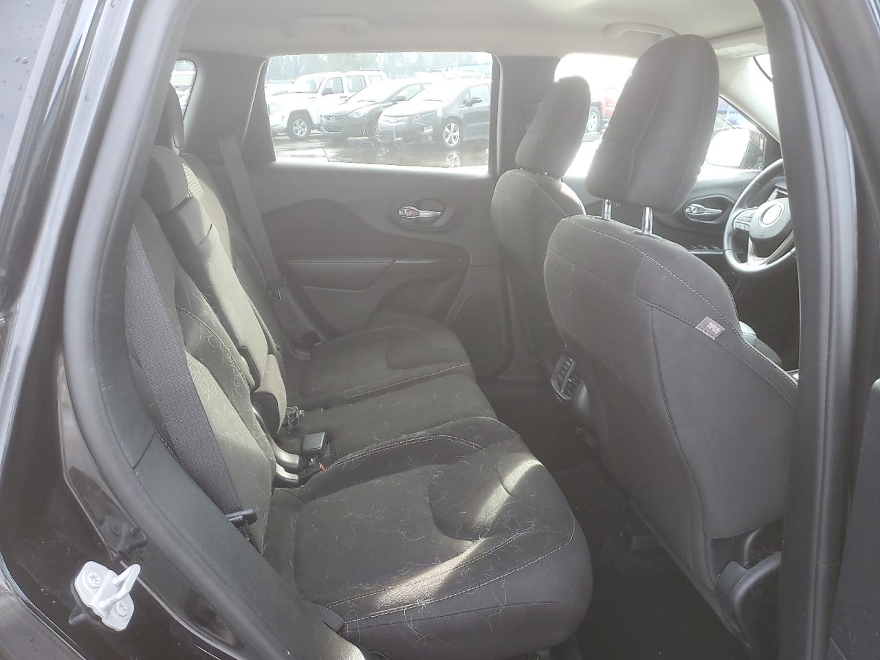 2016 Jeep Cherokee Latitude VIN: 1C4PJMCB3GW210535 Lot: 92536235