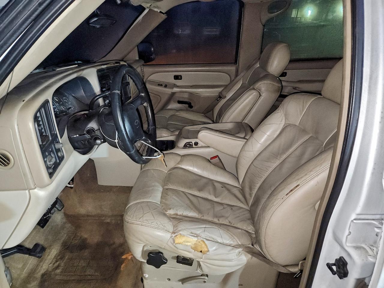 2002 Chevrolet Tahoe C1500 VIN: 1GNEC13Z52R235965 Lot: 93934315