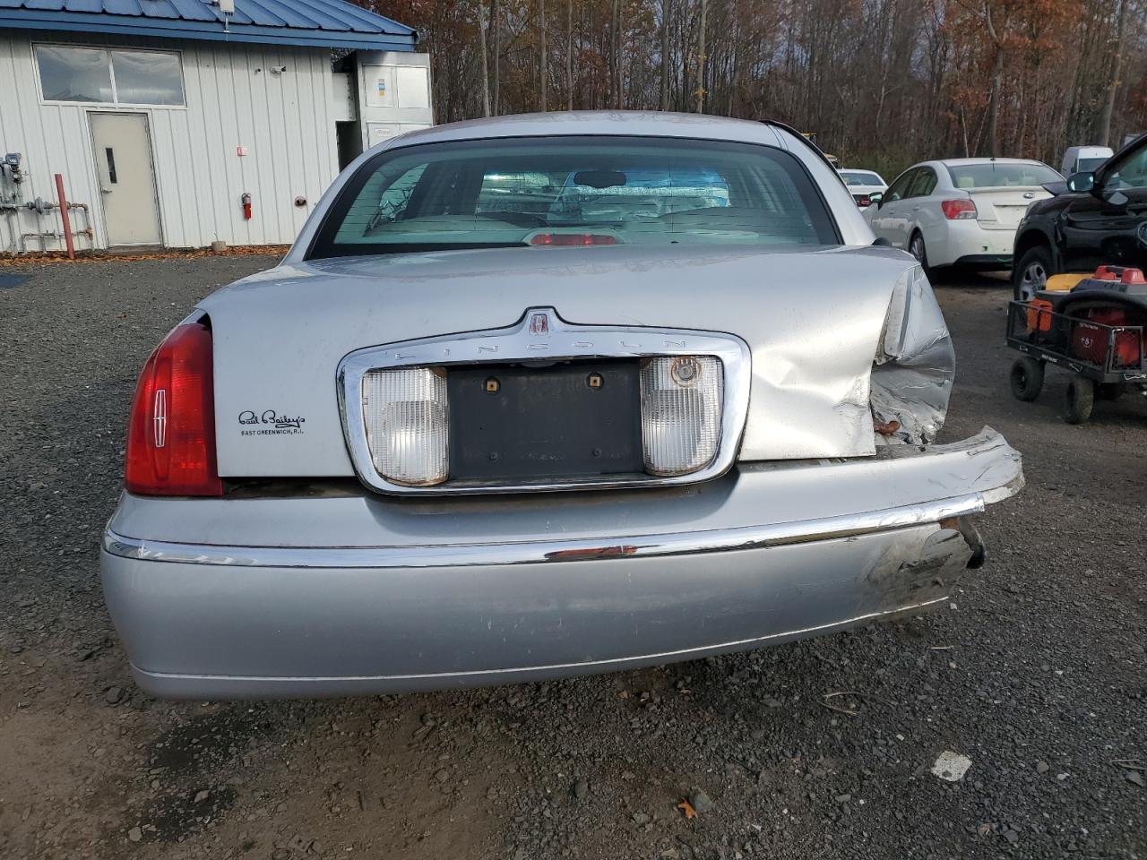 2001 Lincoln Town Car Signature VIN: 1LNHM82W31Y729695 Lot: 90864415