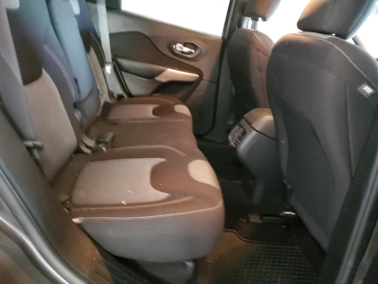 2018 Jeep Cherokee Latitude VIN: 1C4PJMCX5JD571537 Lot: 92021535