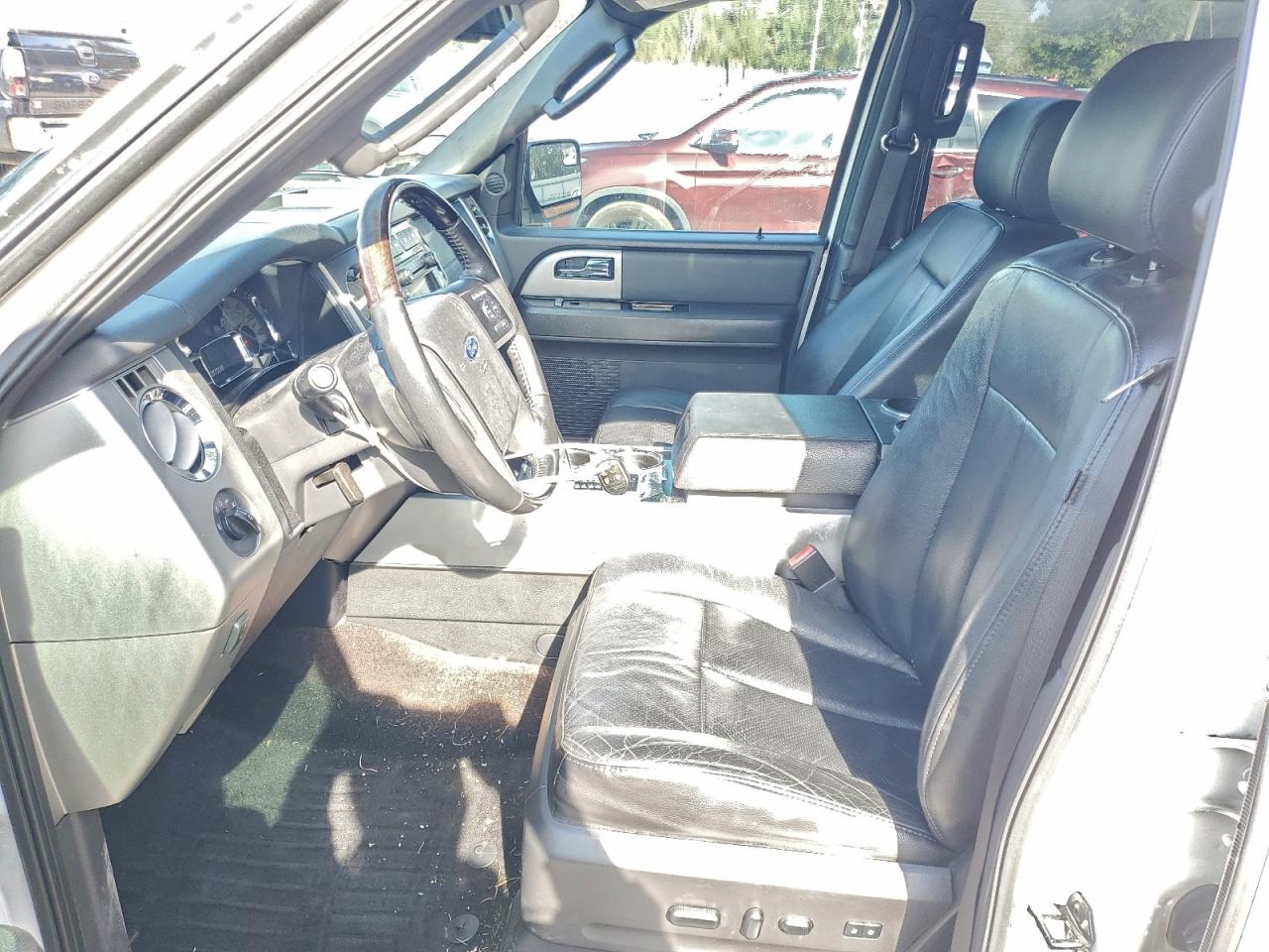 2013 Ford Expedition Limited VIN: 1FMJU1K52DEF31390 Lot: 94446825