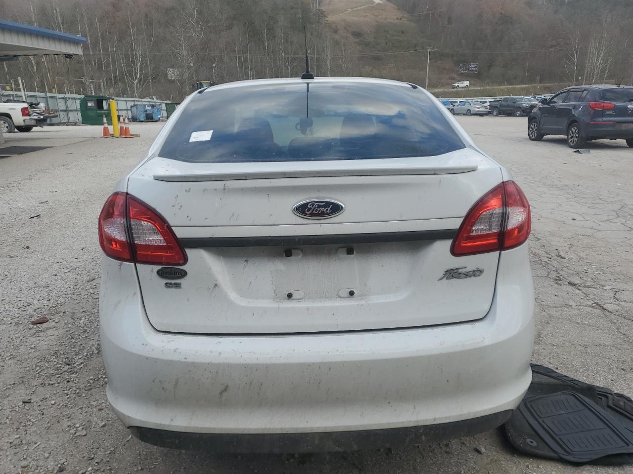 2013 Ford Fiesta Se VIN: 3FADP4BJ3DM176396 Lot: 92925065