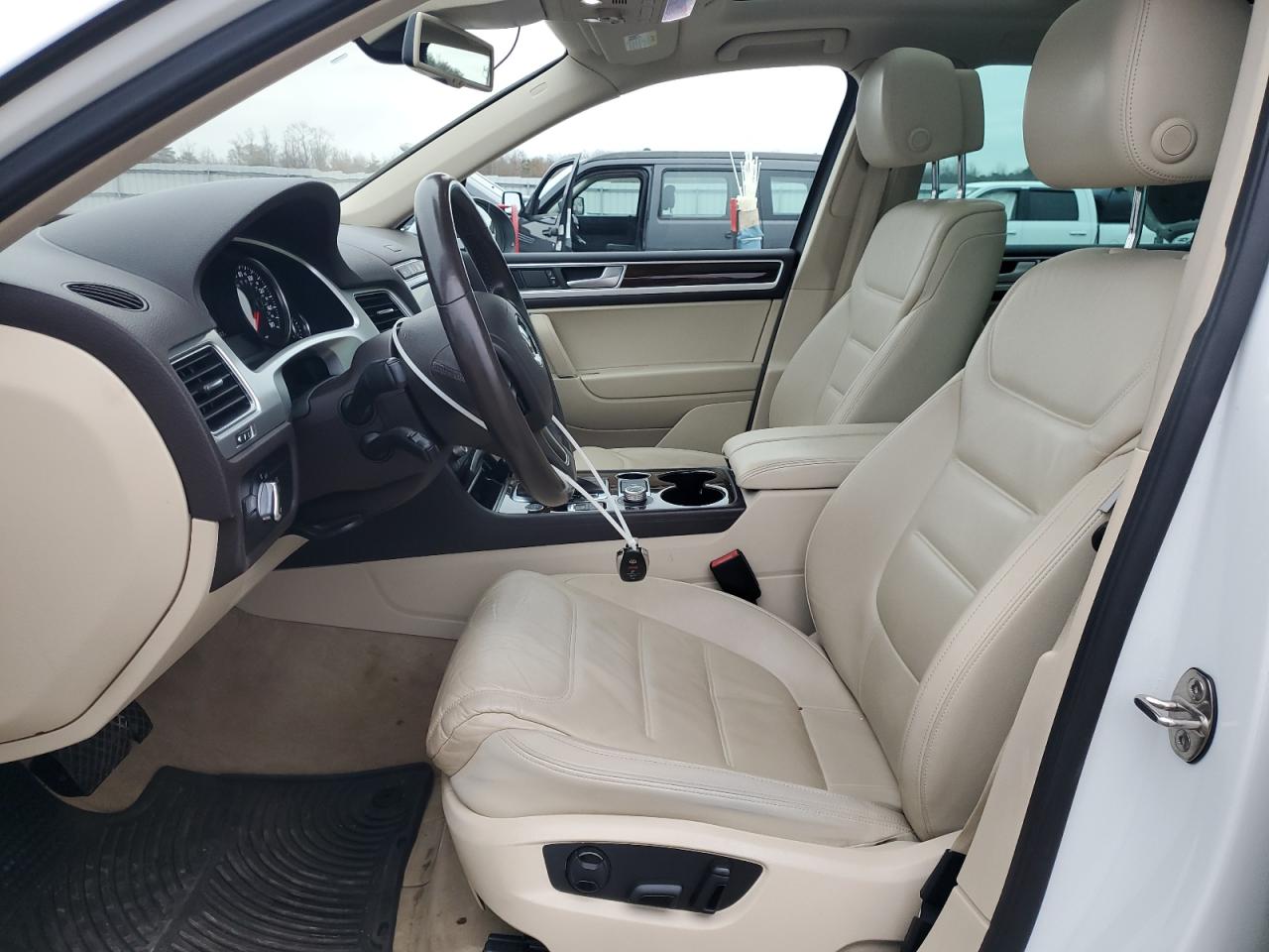 2015 Volkswagen Touareg V6 VIN: WVGEF9BPXFD005917 Lot: 93204715