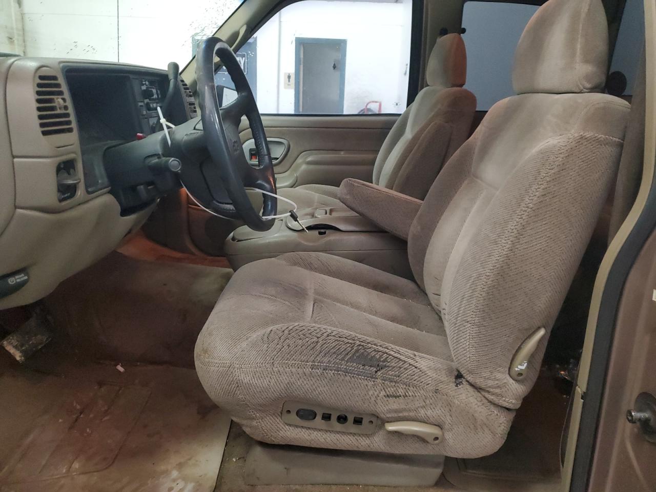 1996 Chevrolet Gmt-400 K1500 VIN: 2GCEK19R4T1172032 Lot: 92387615