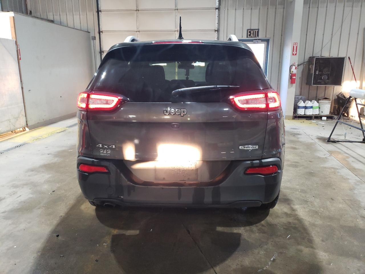 2015 Jeep Cherokee Latitude VIN: 1C4PJMCB2FW615834 Lot: 92686585