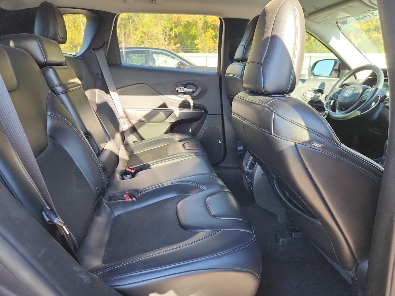 2019 Jeep Cherokee Latitude Plus VIN: 1C4PJLLB5KD395900 Lot: 91455105