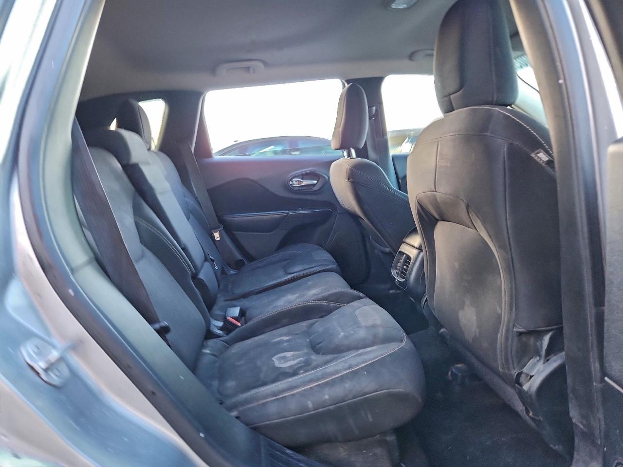 2015 Jeep Cherokee Latitude VIN: 1C4PJLCB7FW700520 Lot: 91900055