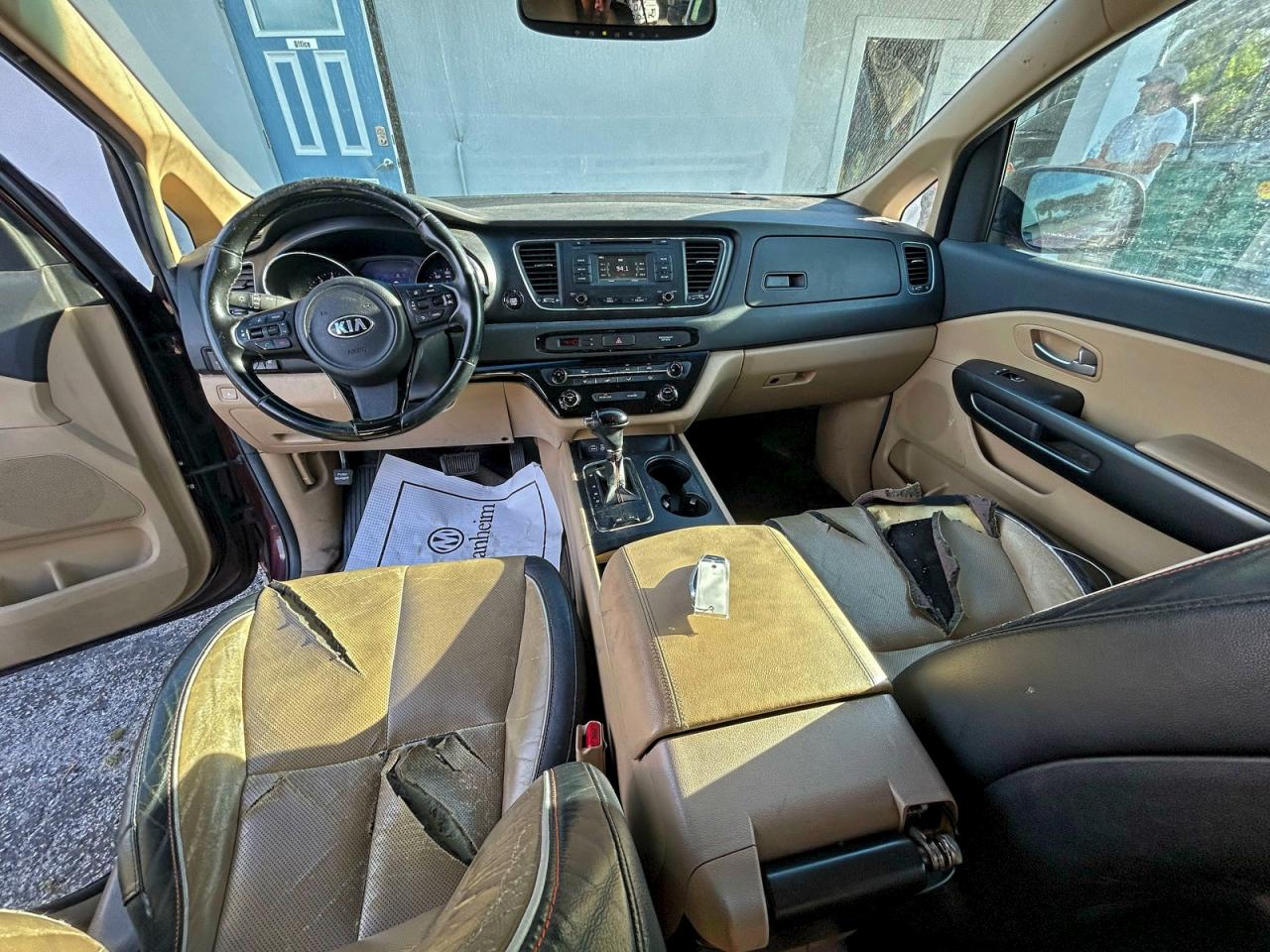 Фото: KNDMB5C17G6210146