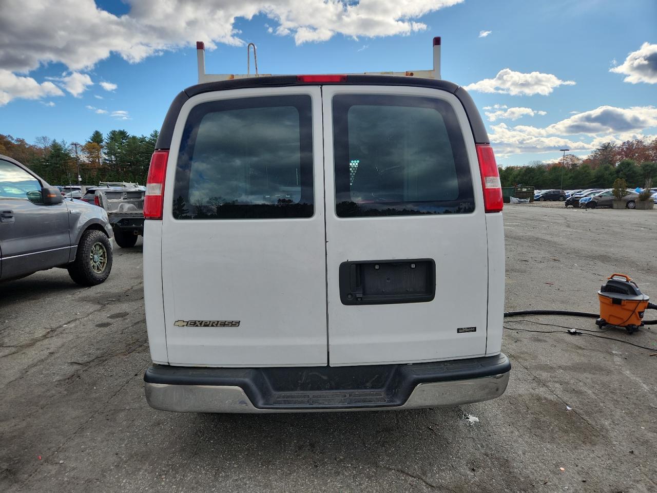 2018 Chevrolet Express G2500 VIN: 1GCWGAFGXJ1344849 Lot: 90442645