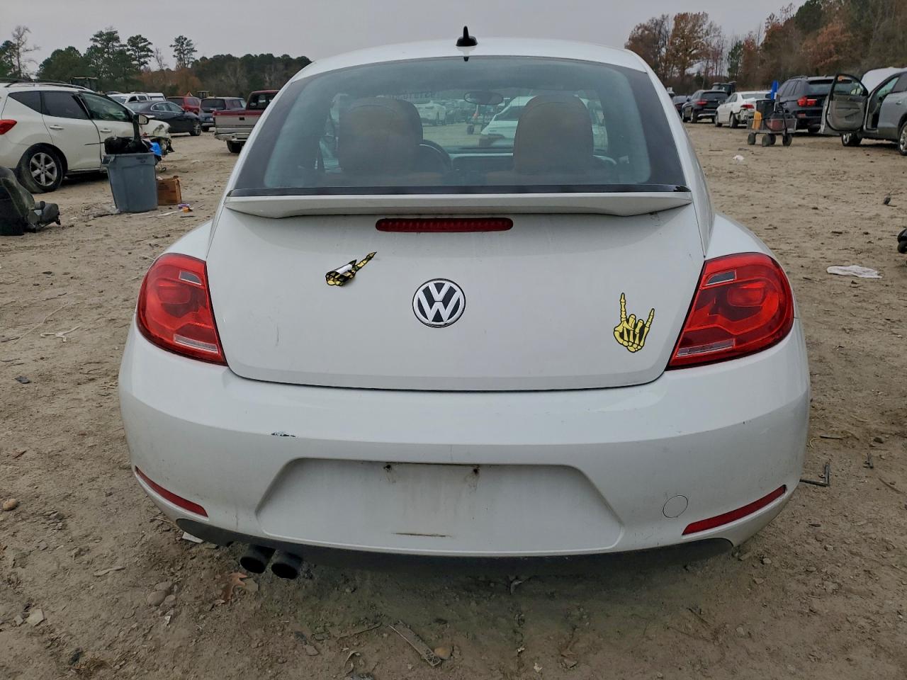 2015 Volkswagen Beetle 1.8T VIN: 3VWF17AT3FM647472 Lot: 93191035