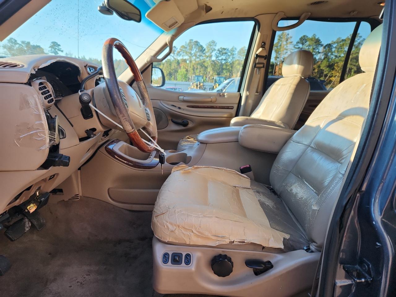 1999 Lincoln Navigator VIN: 5LMRU27L2XLJ10492 Lot: 91292395