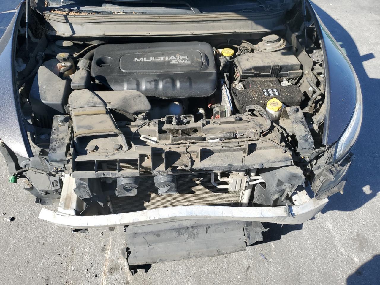 2018 Jeep Cherokee Latitude VIN: 1C4PJMCB2JD587215 Lot: 92573645