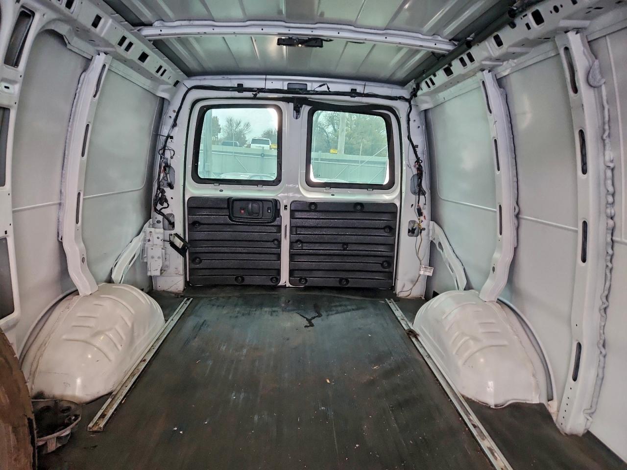 2017 Chevrolet Express G2500 VIN: 1GCWGAFF2H1198058 Lot: 93830345