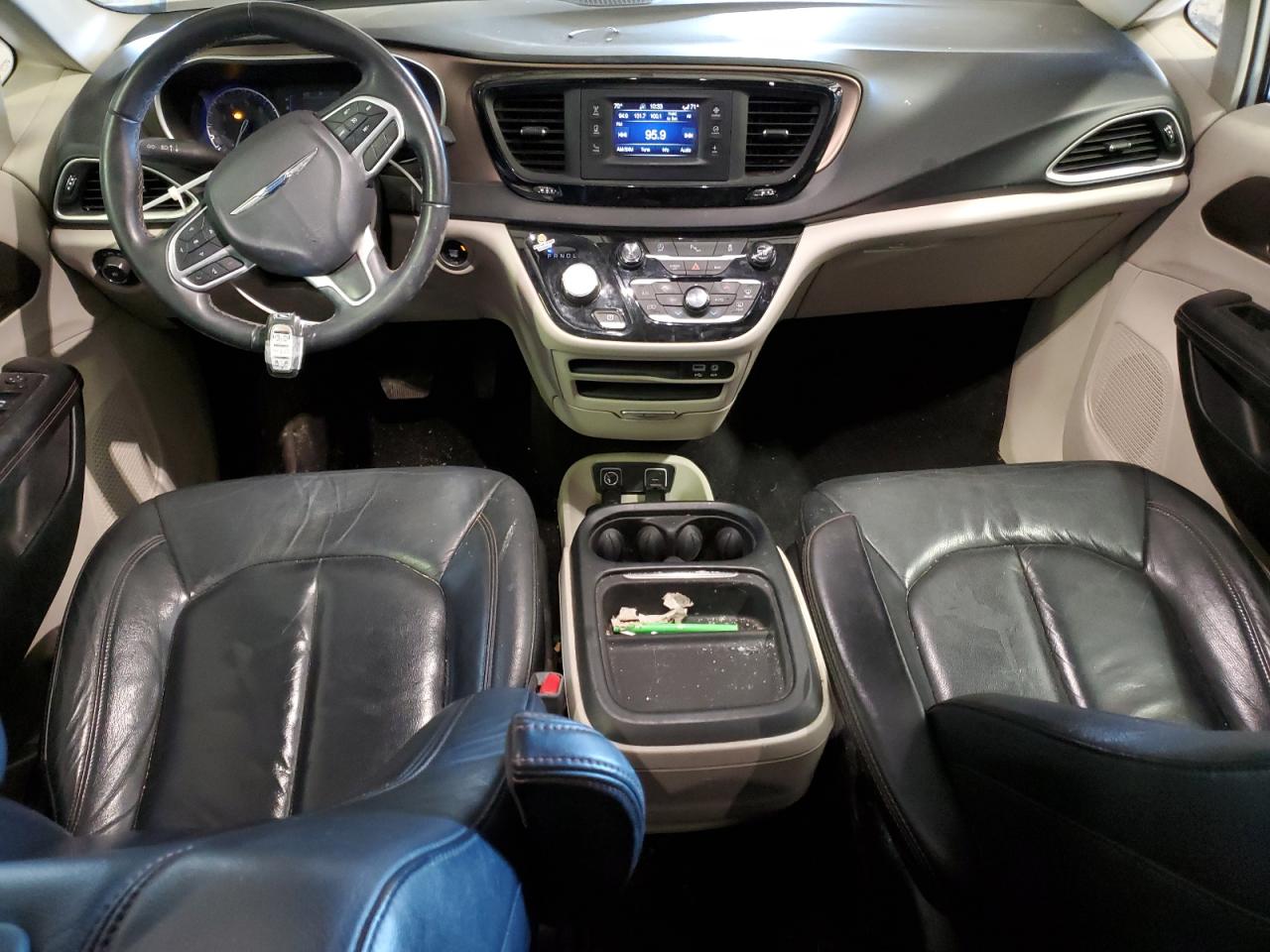 2017 Chrysler Pacifica Touring L VIN: 2C4RC1BGXHR763384 Lot: 89522895