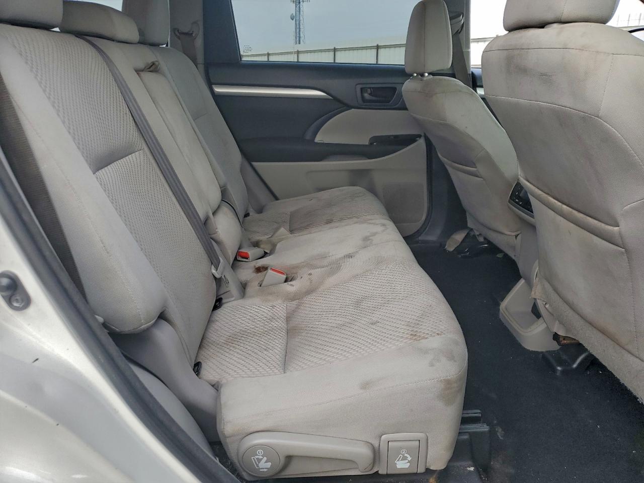 2018 Toyota Highlander Le VIN: 5TDBZRFHXJS840611 Lot: 94950835