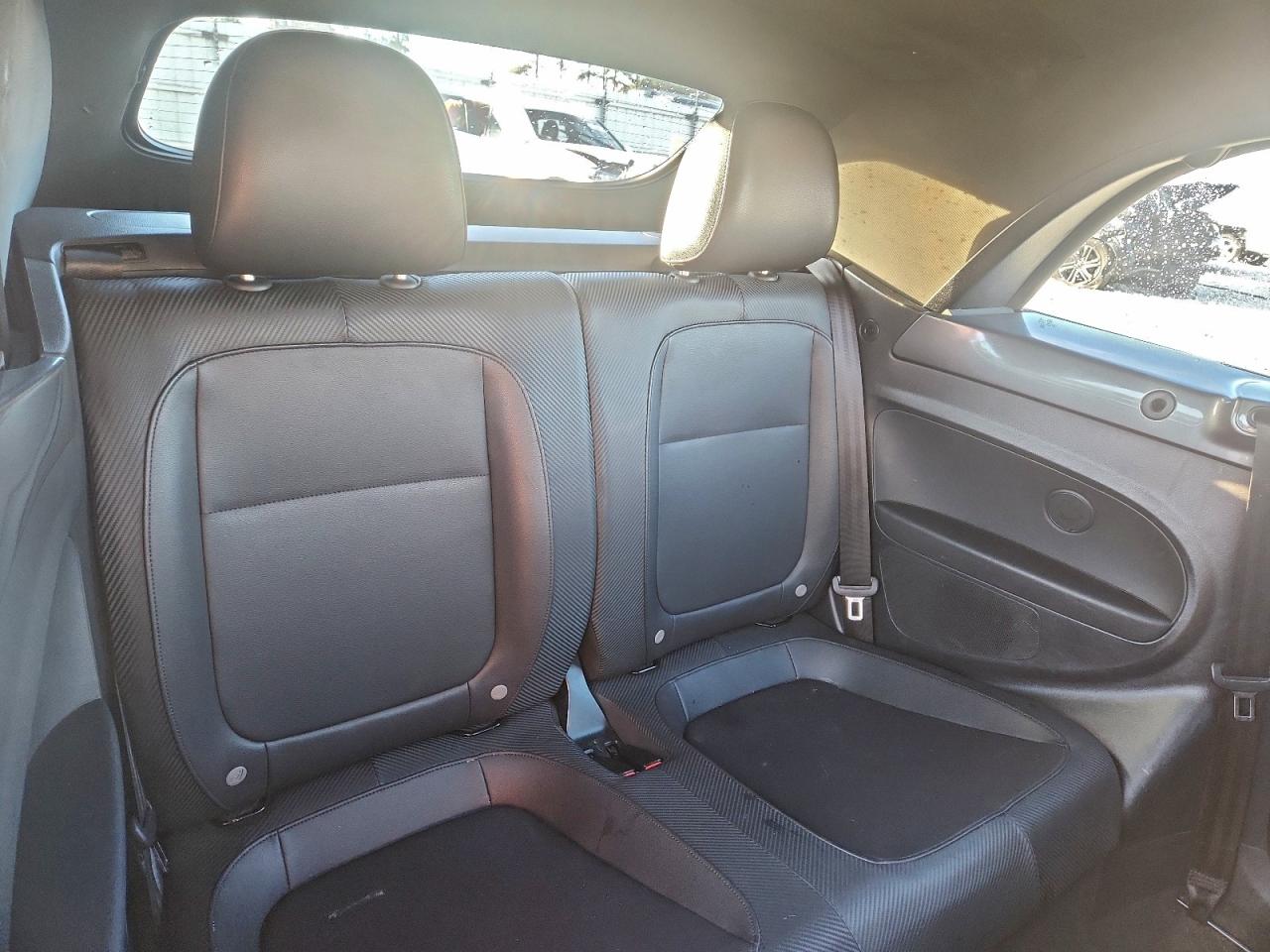 2018 Volkswagen Beetle S VIN: 3VW5DAAT8JM515073 Lot: 93316445