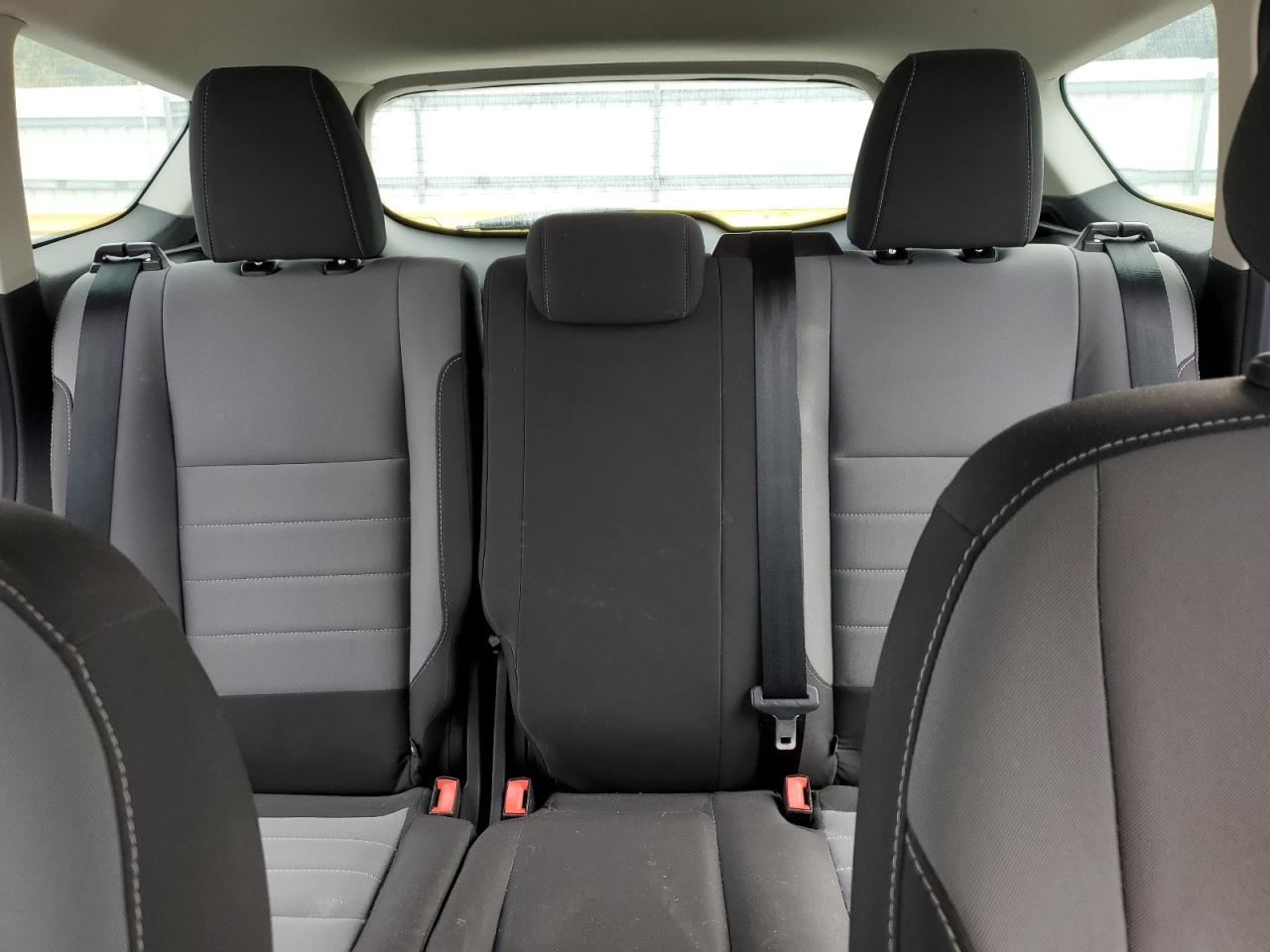 2017 Ford Escape S VIN: 1FMCU0F70HUB19639 Lot: 92354425