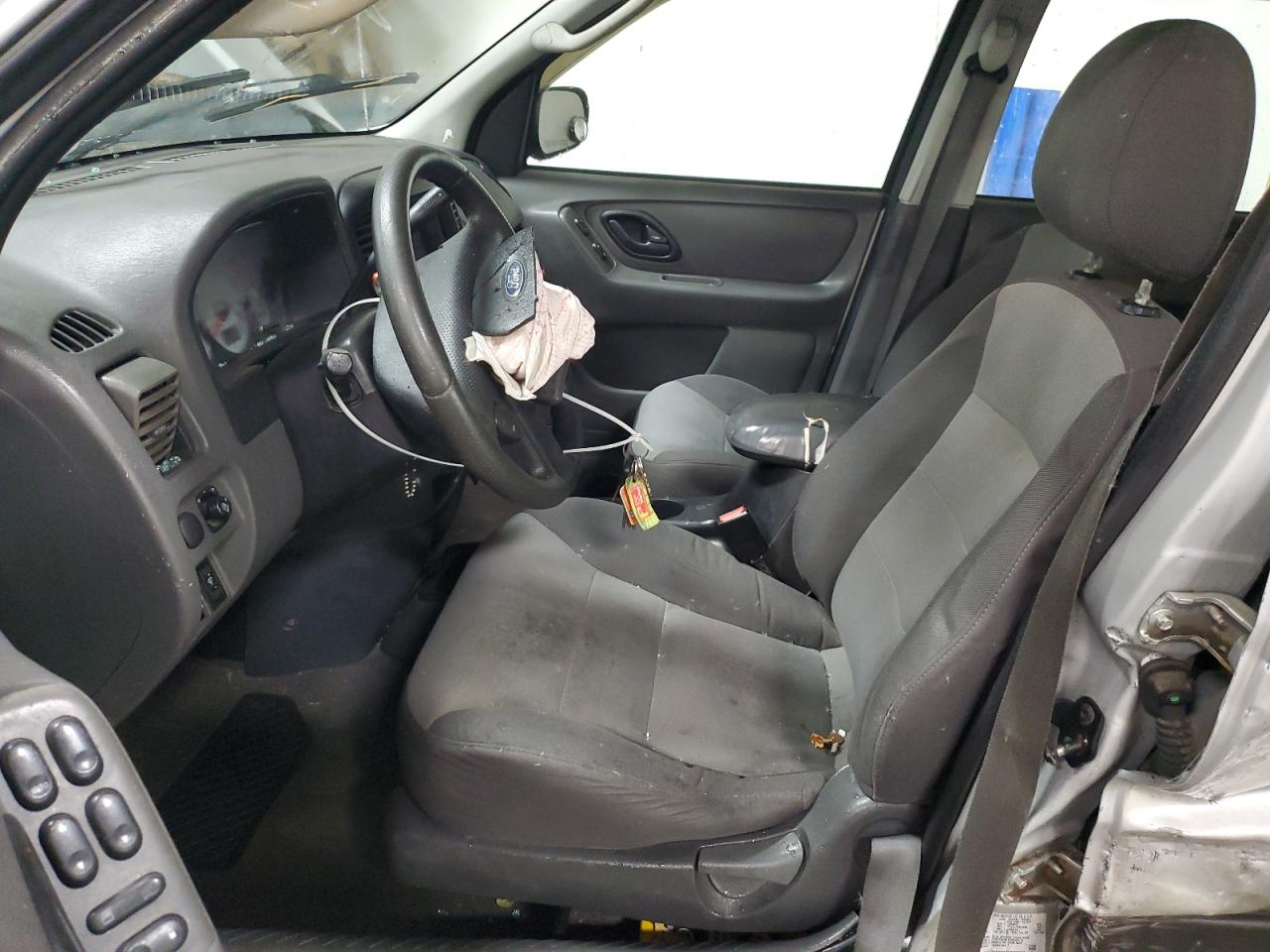 2003 Ford Escape Xls VIN: 1FMYU02113KE04264 Lot: 92330275