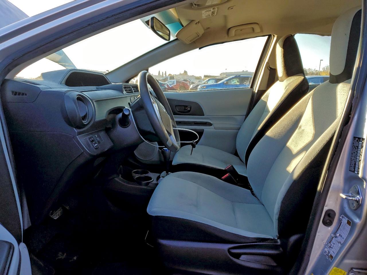 2014 Toyota Prius C VIN: JTDKDTB34E1572390 Lot: 93971585