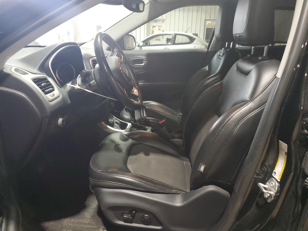 2018 Jeep Compass Latitude VIN: 3C4NJDBB3JT392985 Lot: 91463675