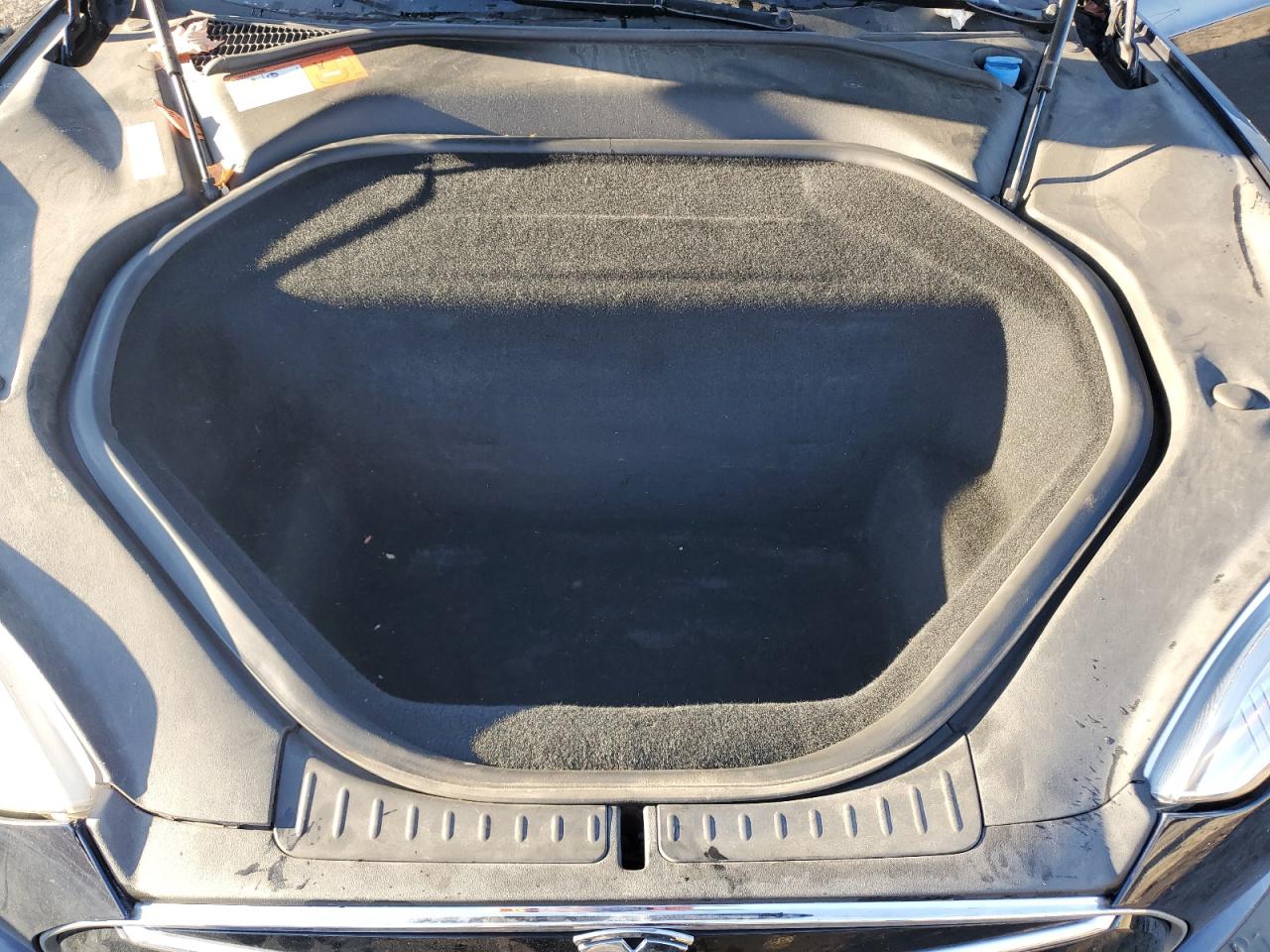 2015 Tesla Model S 85D VIN: 5YJSA1H2XFF084033 Lot: 89704805