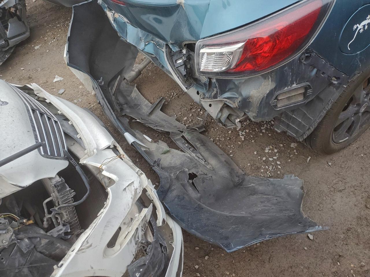 2011 Mazda 3 I VIN: 358887 Lot: 86063435