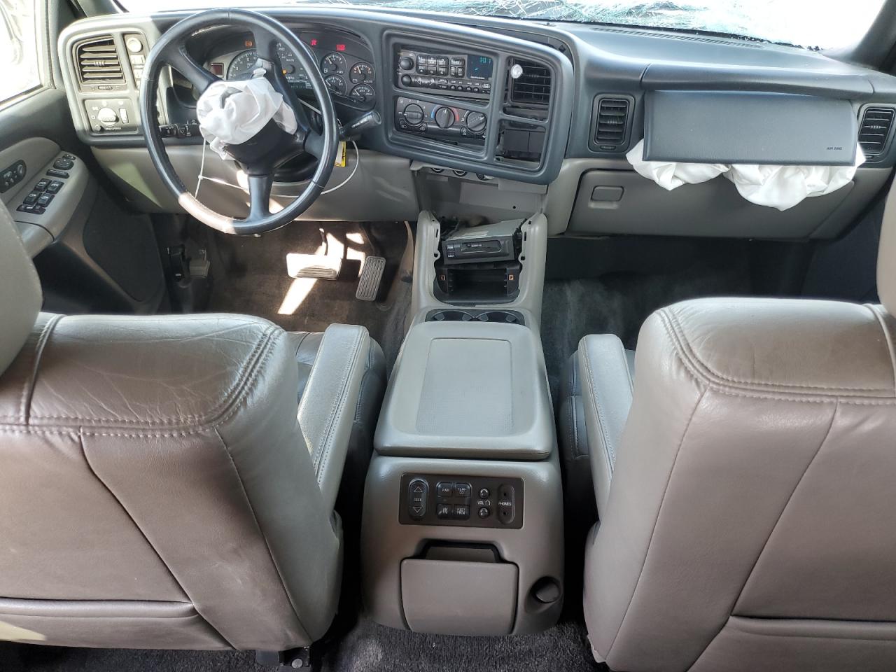 2000 Chevrolet Tahoe K1500 VIN: 1GNEK13T3YJ199490 Lot: 90755965