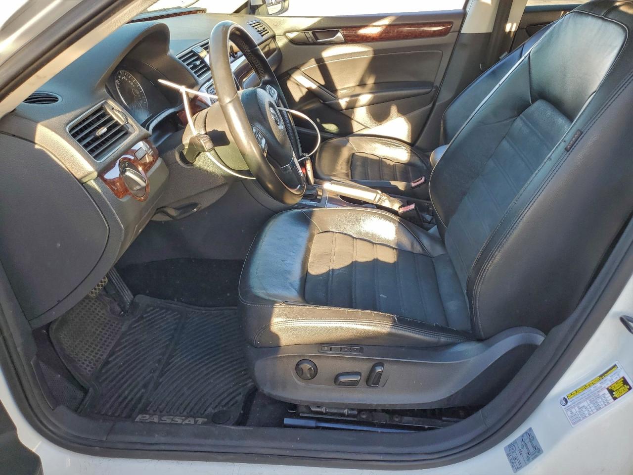 2013 Volkswagen Passat Sel VIN: 1VWCN7A35DC021170 Lot: 93982855