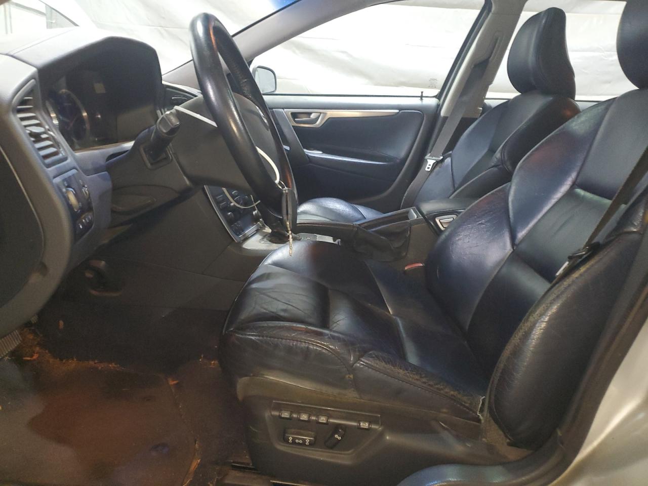 2005 Volvo V70 R VIN: YV1SJ527352477492 Lot: 92443995