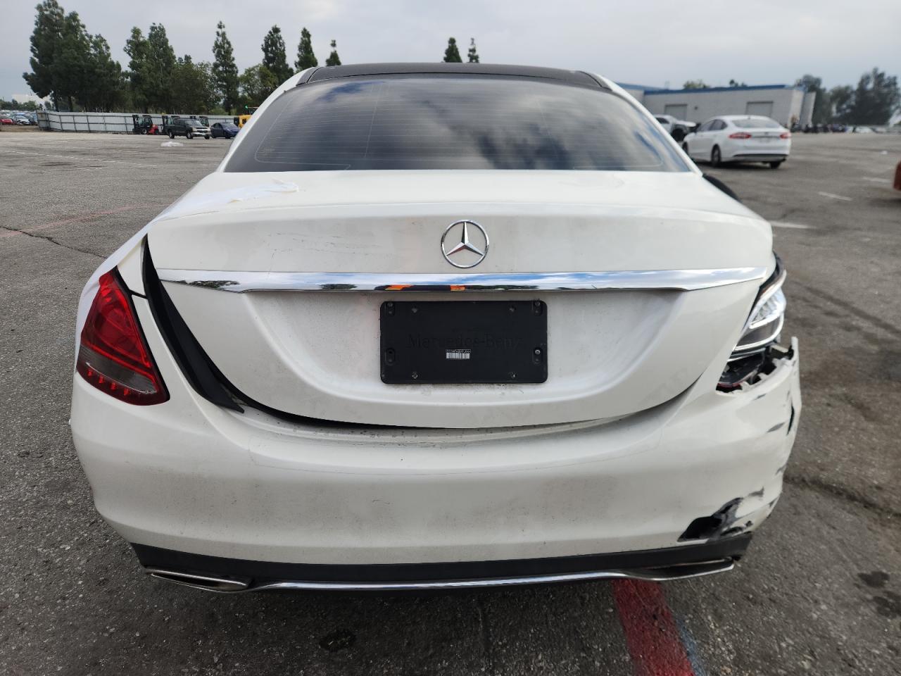 2015 Mercedes-Benz C 300 VIN: 55SWF4JBXFU064247 Lot: 93552115