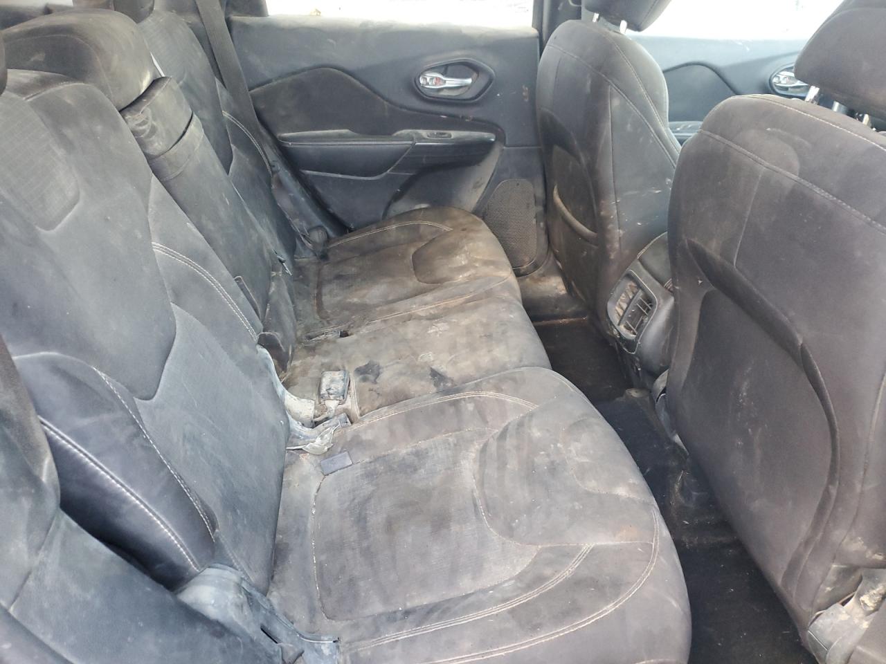 2015 Jeep Cherokee Latitude VIN: 1C4PJMCB9FW734299 Lot: 90469265