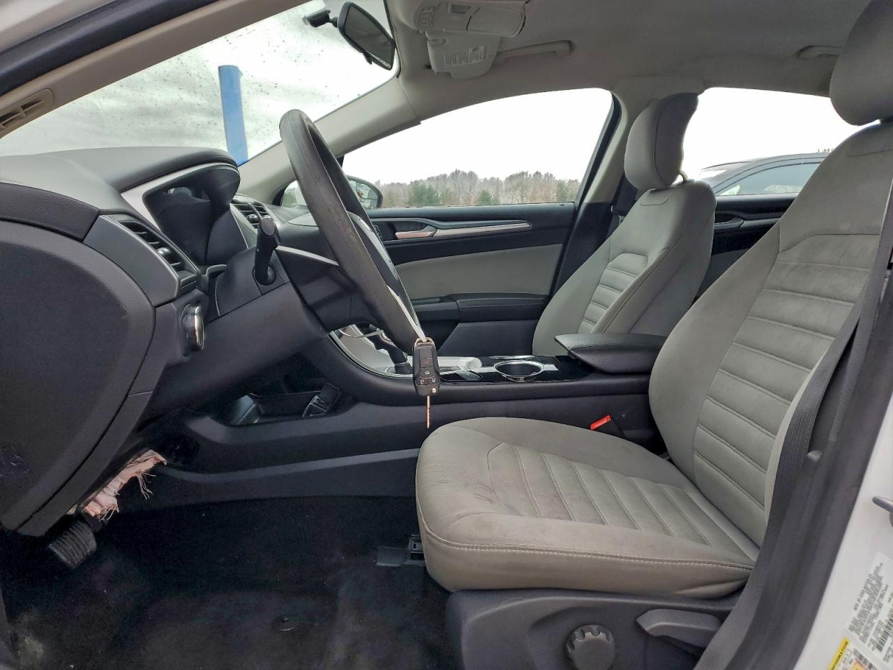 2013 Ford Fusion S VIN: 3FA6P0G71DR304975 Lot: 93921485