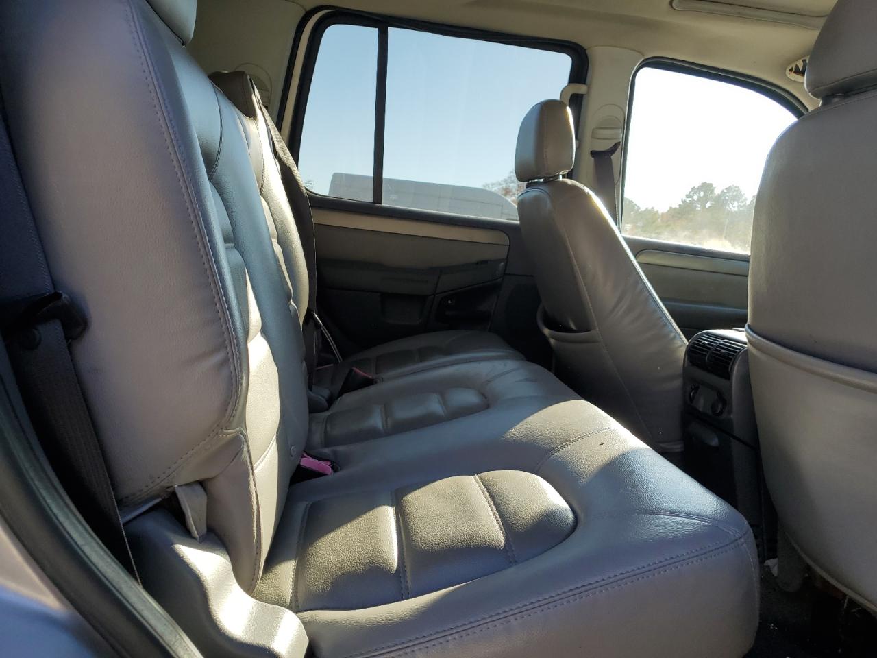 2004 Ford Explorer Xlt VIN: 1FMZU73KX4UA30585 Lot: 92836885