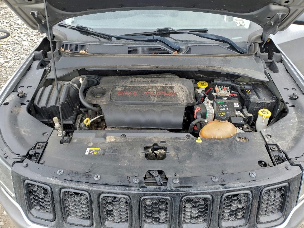 2018 Jeep Compass Latitude VIN: 3C4NJDBB9JT298688 Lot: 93635415