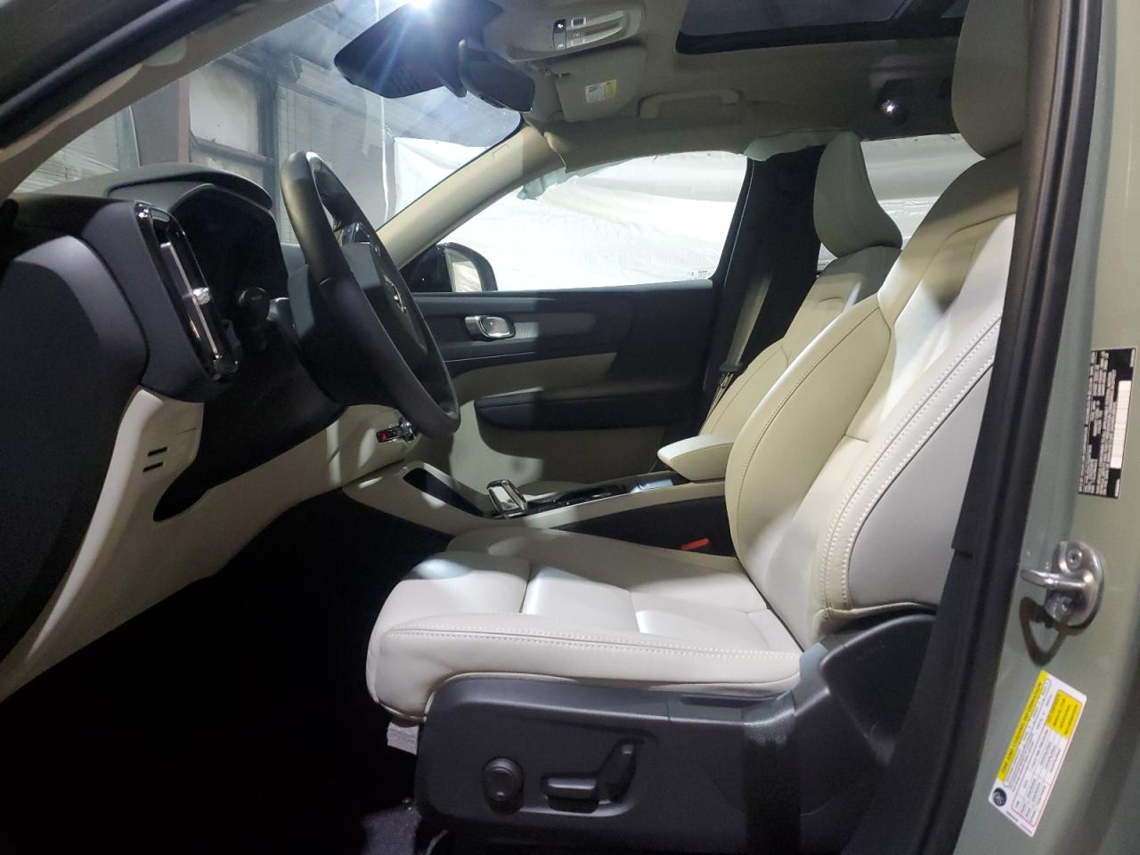 2025 Volvo Xc40 Plus VIN: YV4L12UC7S2471819 Lot: 90098695