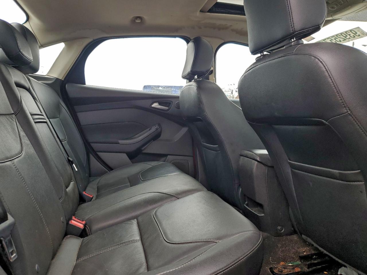 2016 Ford Focus Titanium VIN: 1FADP3J20GL256605 Lot: 93925575