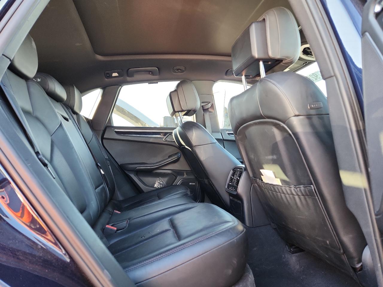 2017 Porsche Macan S VIN: WP1AB2A53HLB10585 Lot: 92808545