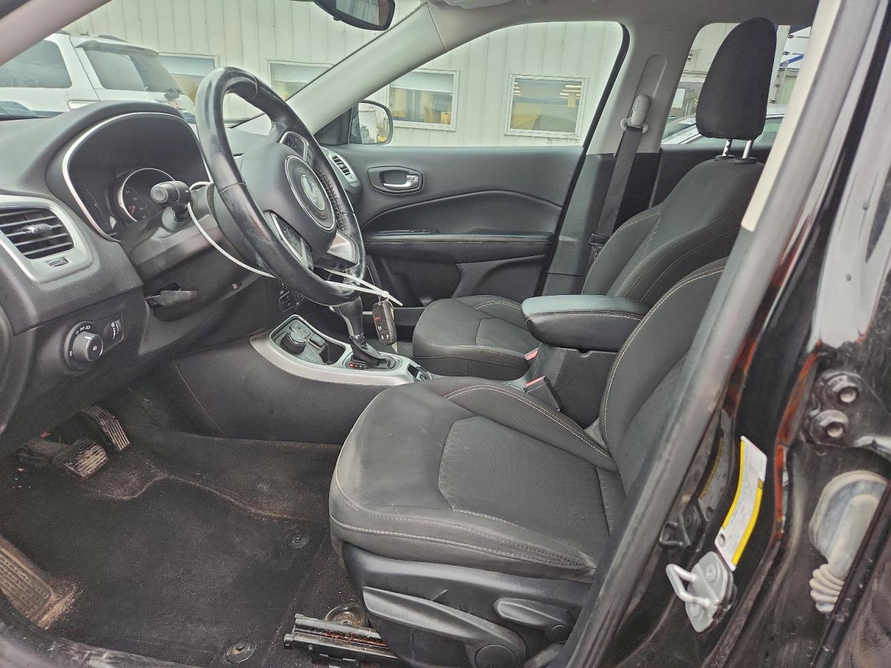 2019 Jeep Compass Sport VIN: 3C4NJDAB3KT815437 Lot: 93915255