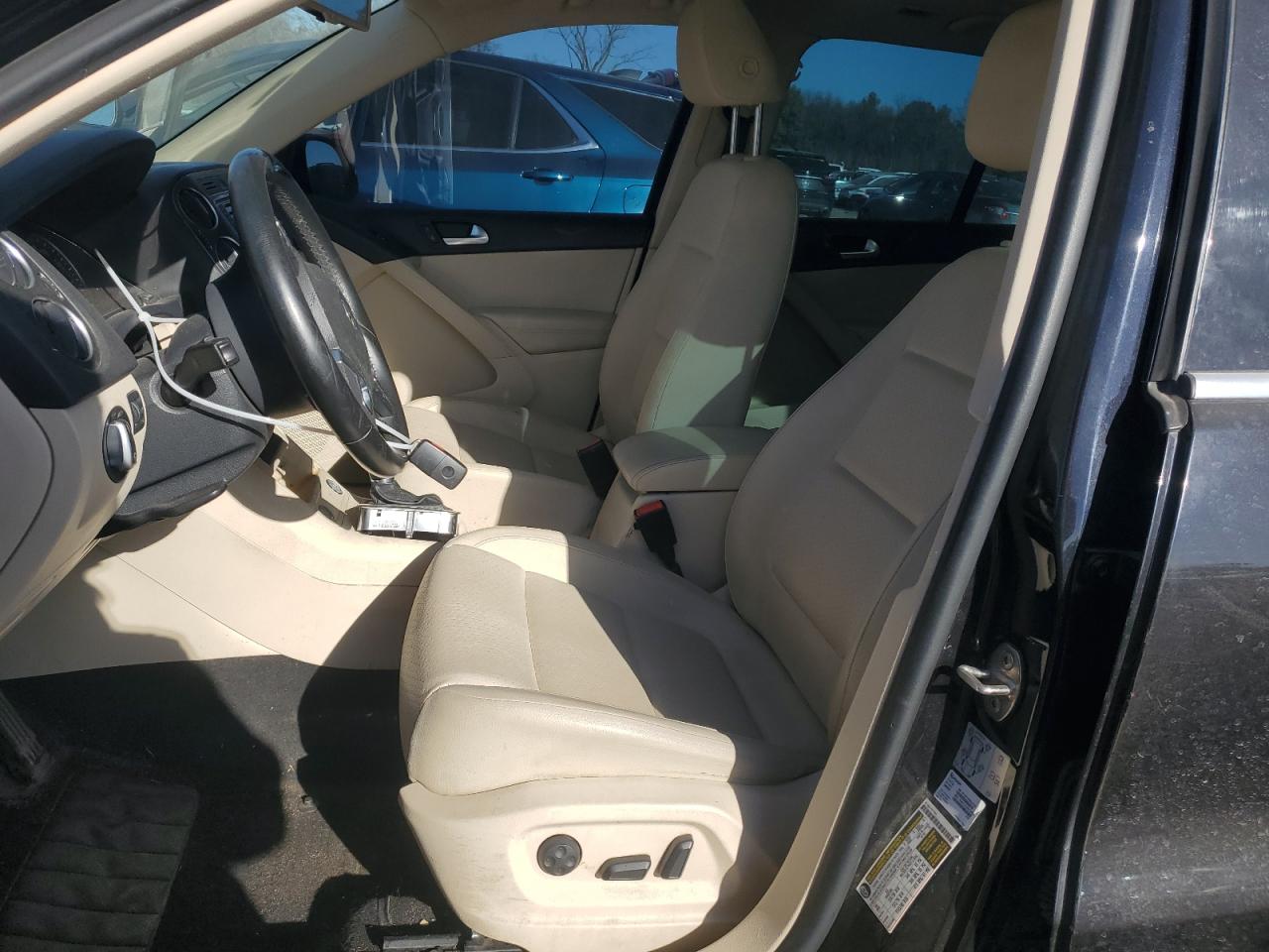 2016 Volkswagen Tiguan S VIN: WVGAV7AX7GW528423 Lot: 92471395