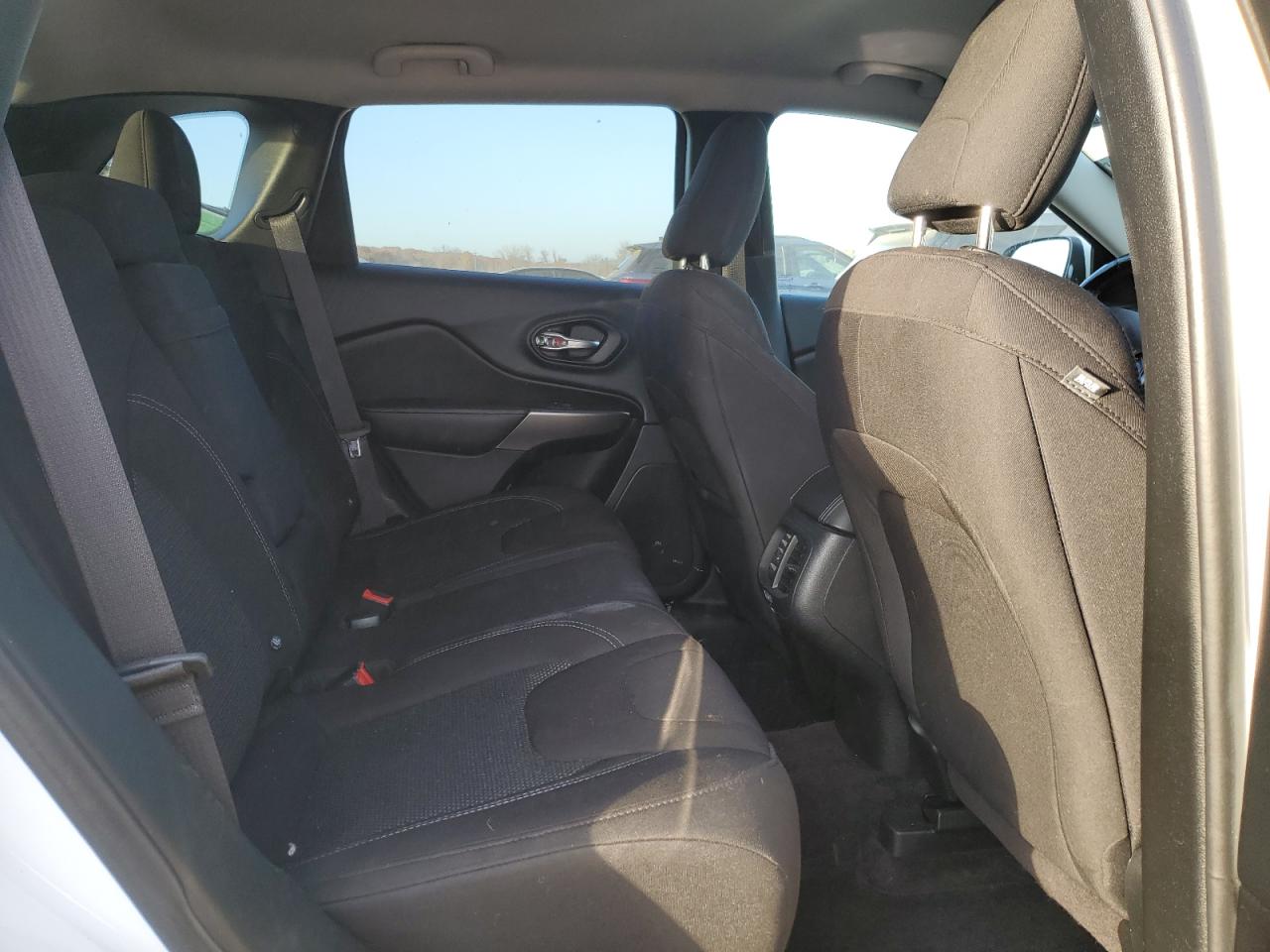 2019 Jeep Cherokee Latitude VIN: 1C4PJMCB6KD140291 Lot: 92593815