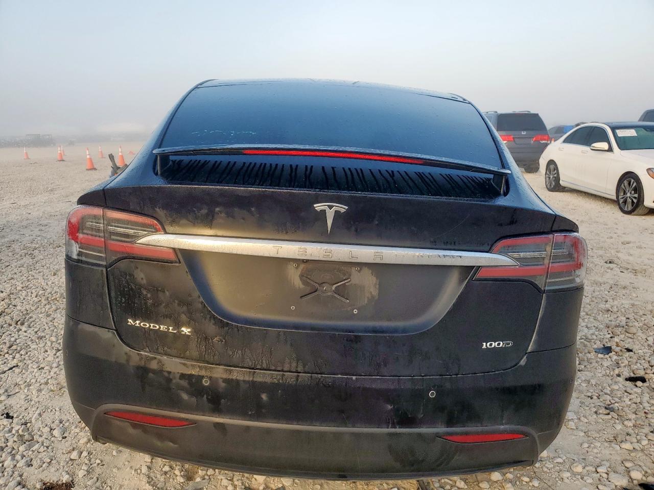 2018 Tesla Model X VIN: 5YJXCDE23JF132468 Lot: 92332115