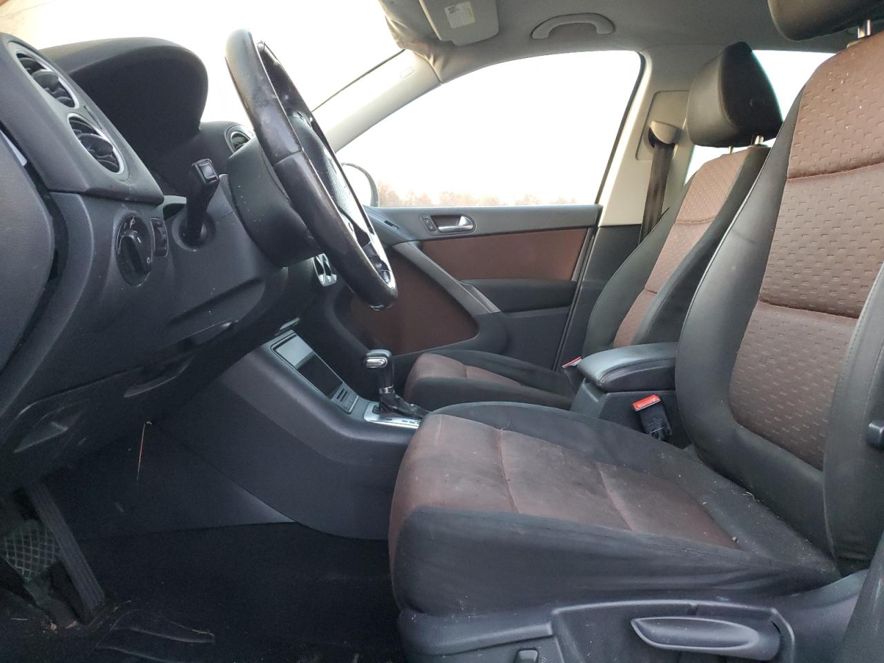 2009 Volkswagen Tiguan S VIN: WVGAV75N29W526350 Lot: 92901105