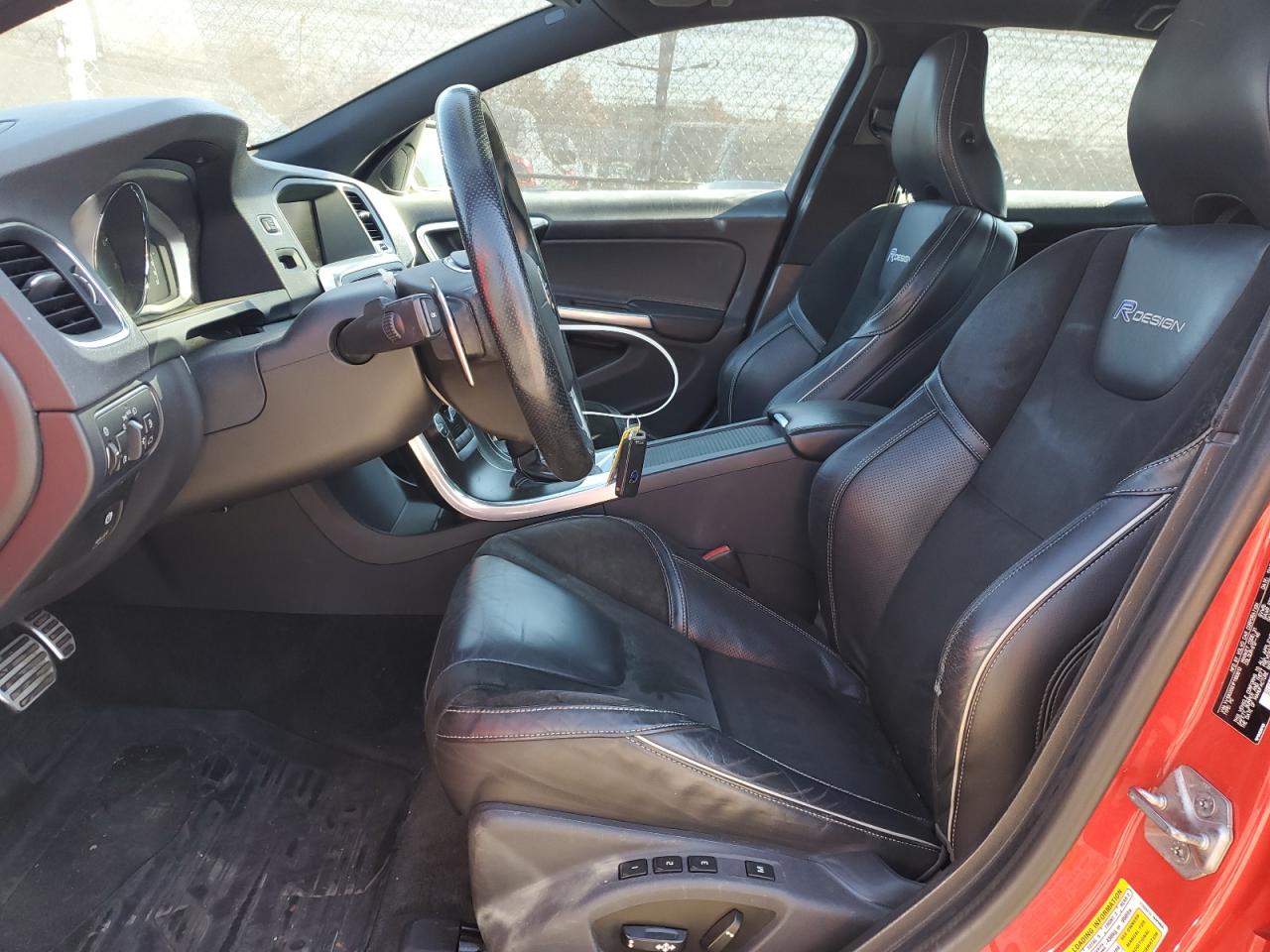 2015 Volvo V60 R Design VIN: YV1902SG1F1190613 Lot: 92545465