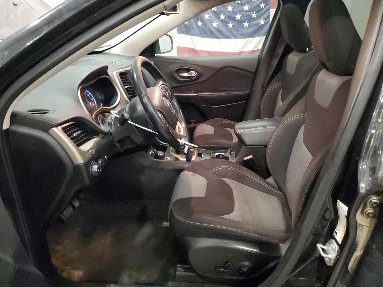 2014 Jeep Cherokee Latitude VIN: 1C4PJMCS4EW126141 Lot: 92436705