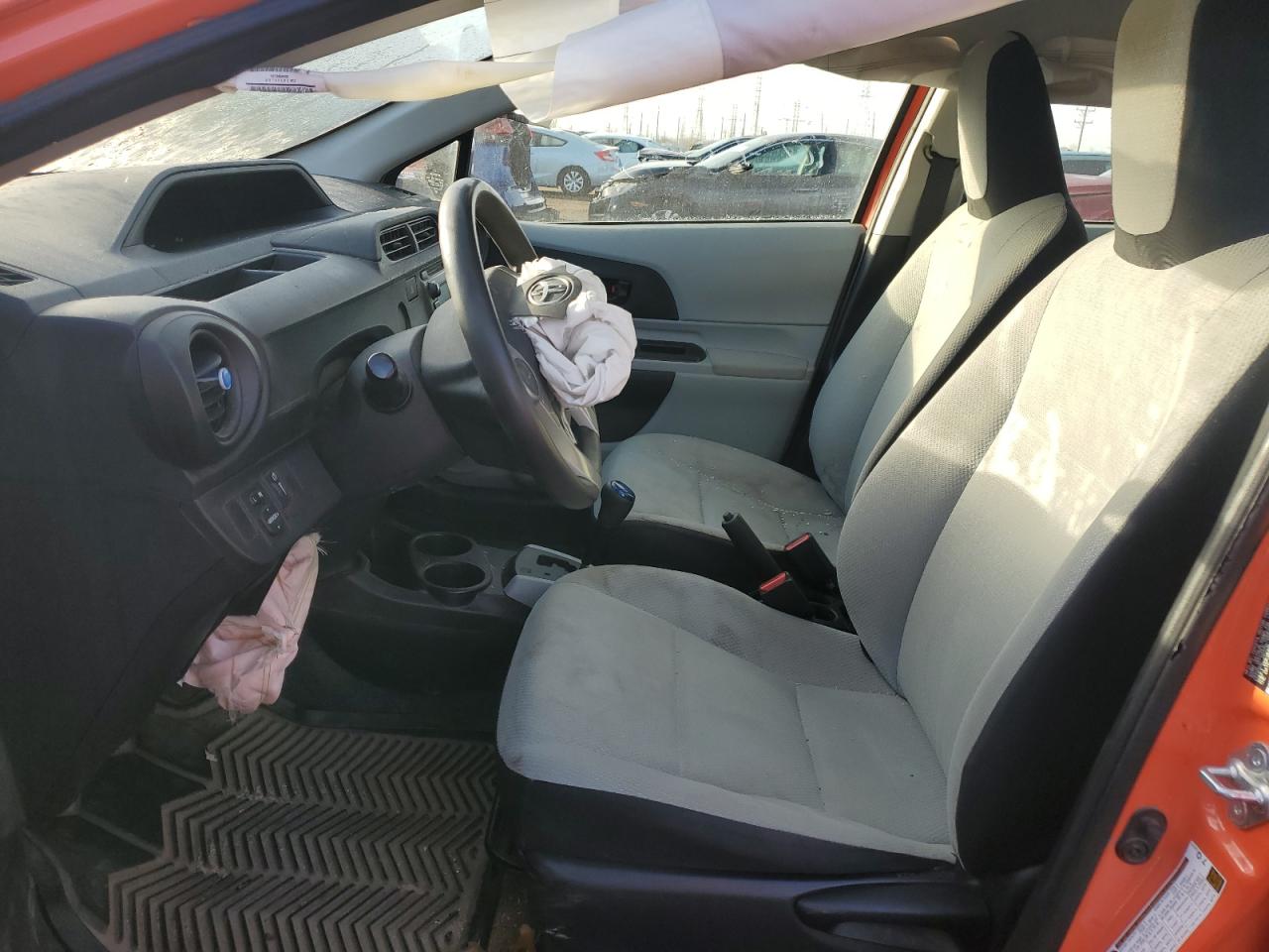 2014 Toyota Prius C VIN: JTDKDTB37E1072255 Lot: 92393245