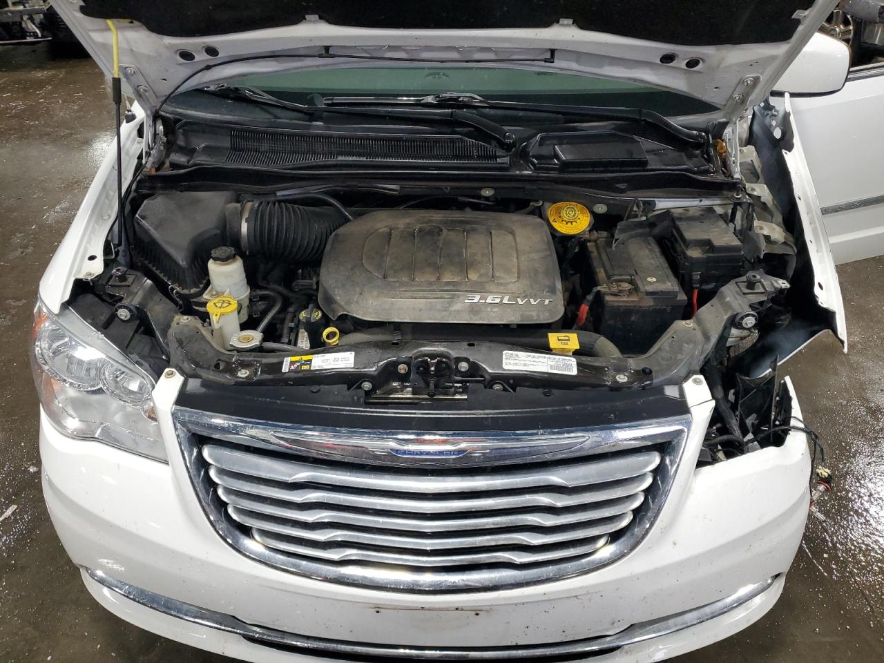 2016 Chrysler Town & Country Touring VIN: 2C4RC1BG2GR208217 Lot: 92592015