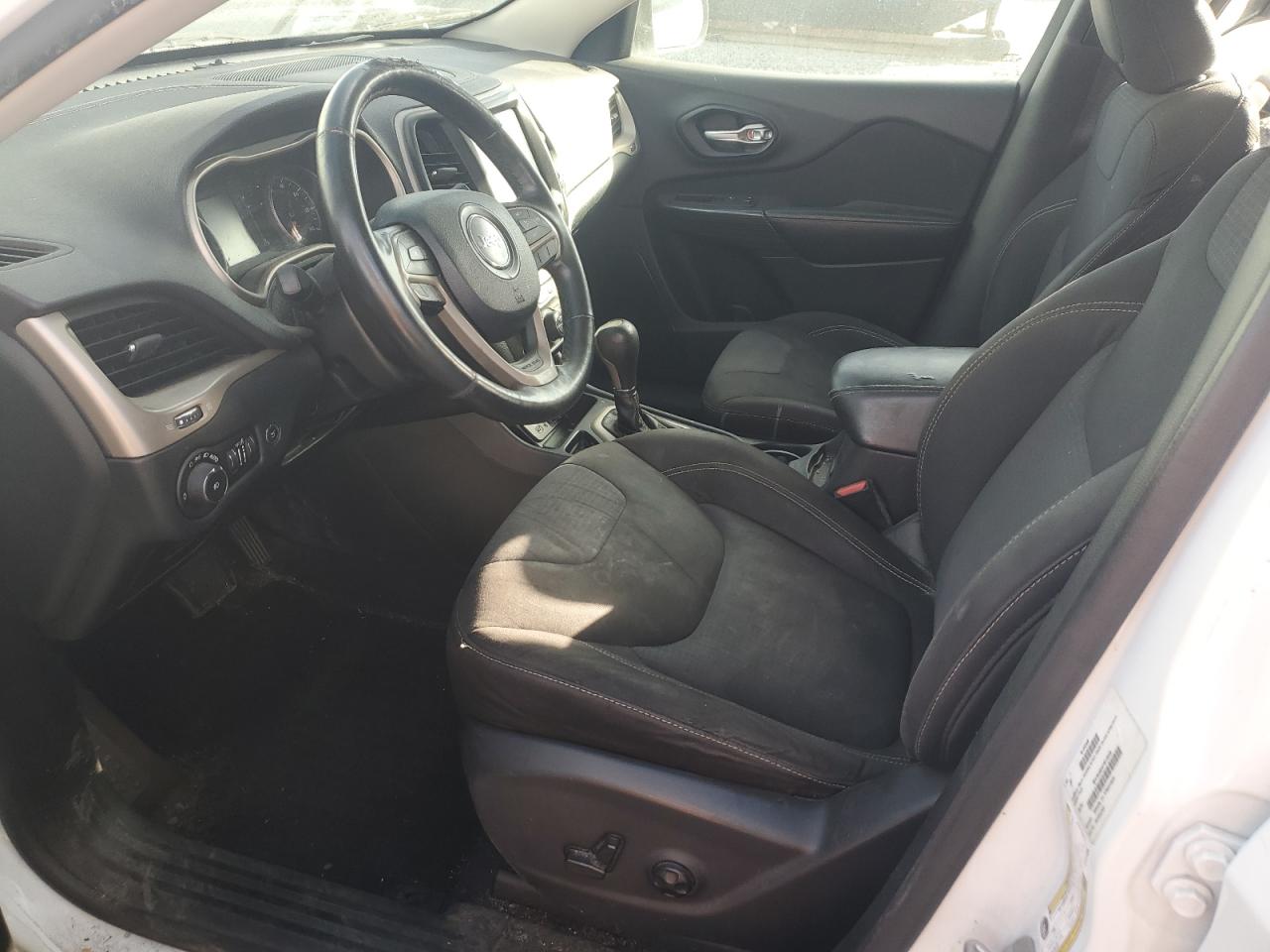 2015 Jeep Cherokee Latitude VIN: 1C4PJLCBXFW632858 Lot: 91802545