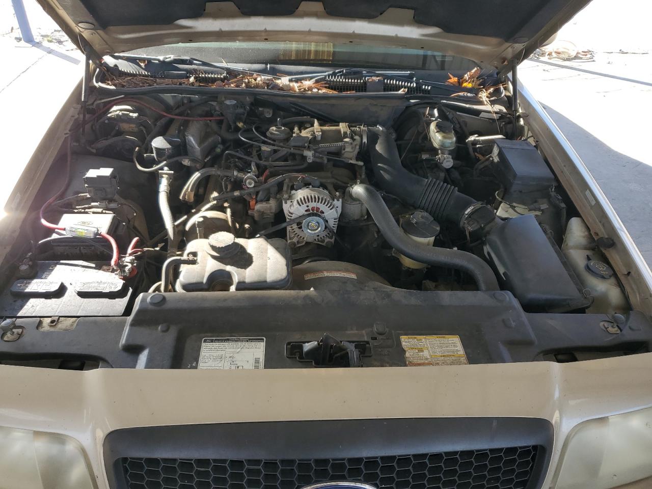 2000 Ford Crown Victoria VIN: 2FAFP73W5YX122340 Lot: 90752945