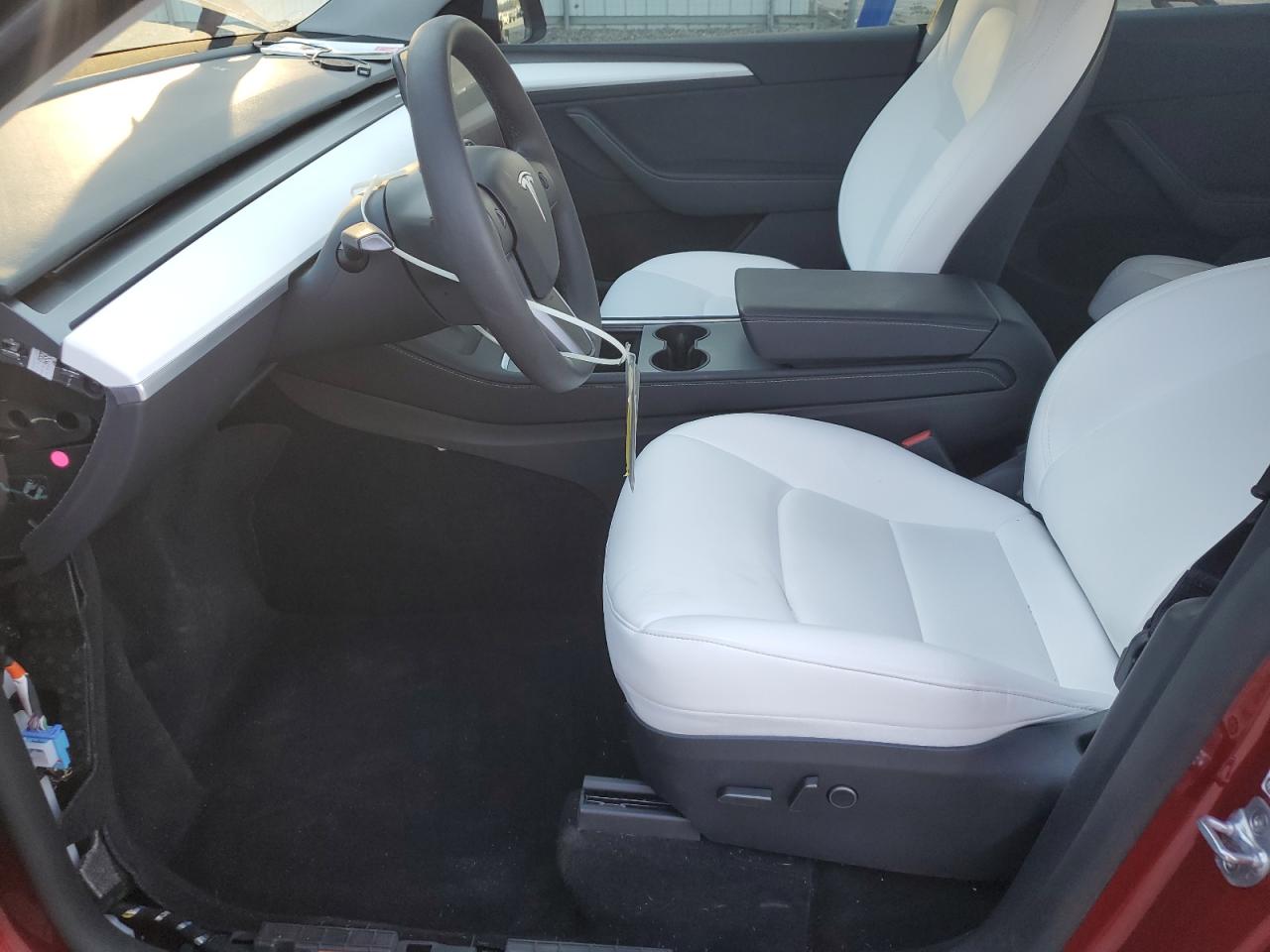 2024 Tesla Model Y VIN: 7SAYGDEEXRA313050 Lot: 92929775