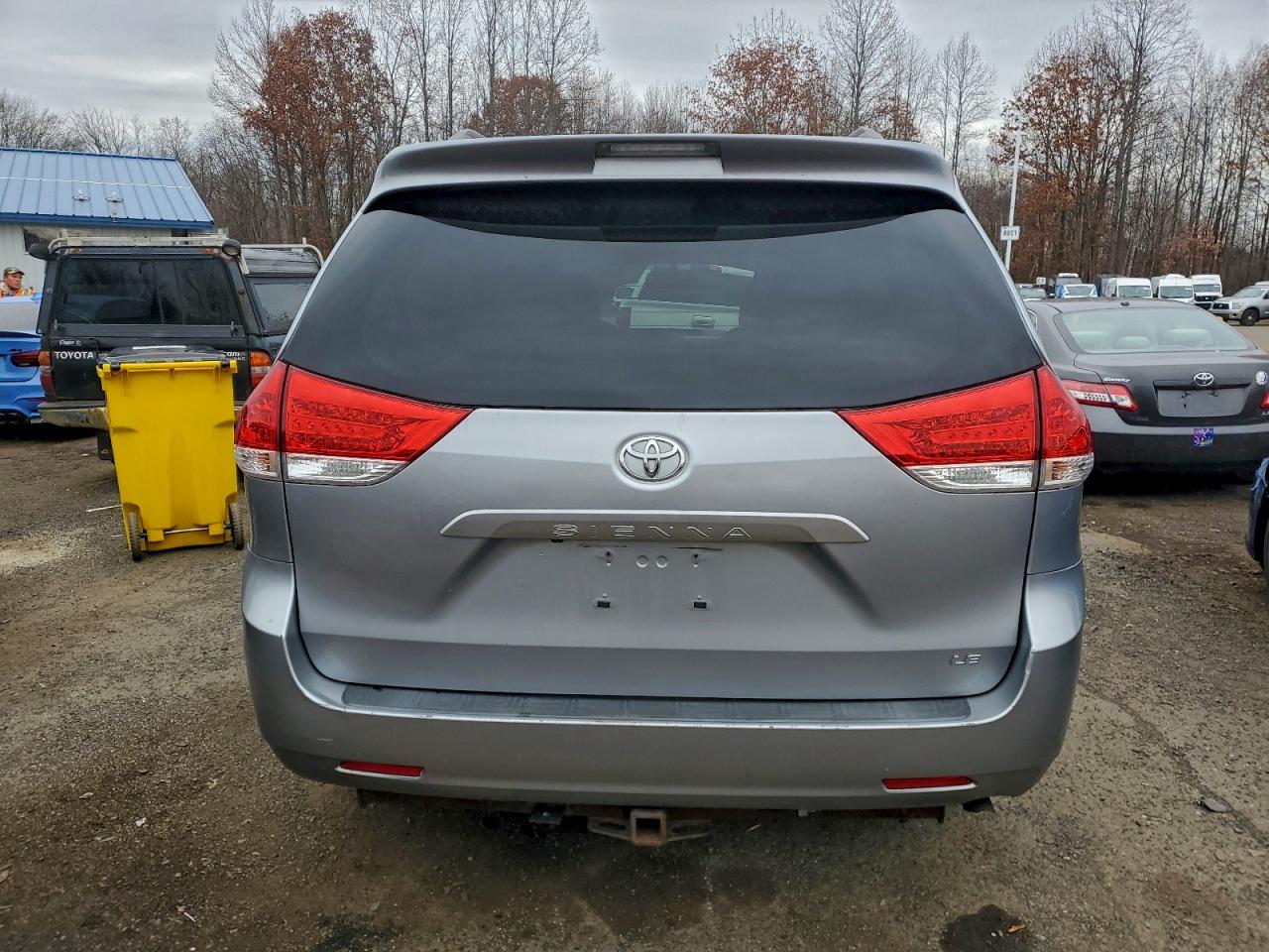 2011 Toyota Sienna Le VIN: 5TDKK3DC2BS075582 Lot: 93535415